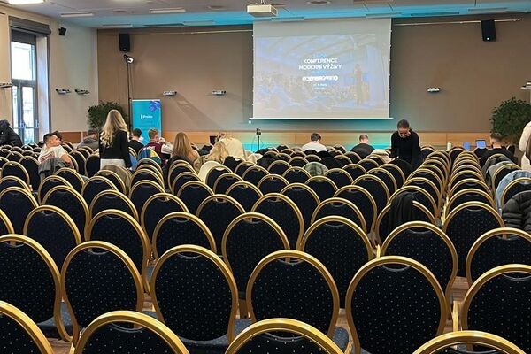 Cvičitelka Karin na kongresu moderní výživy